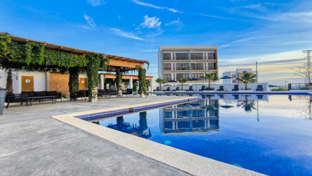 Los Cabos Vista Vela Iii Exceptional opportunity to own a turnkey, beautifully furnished 3-bedroom, 3-bathroom ground-floor condo in the highly sought-after Vista Vela development. This bright, open-concept condo features a spacious living area adorned custom built-ins, seamlessly transitioning into a fully accessorized kitchen complete with a breakfast bar--perfect for entertaining. The generously sized bedrooms boasts private ensuite bath, offering ultimate comfort and privacy for guests. Step out onto your private terrace to enjoy direct, seamless access to the sparkling resort-style pool. Unmatched in convenience and walkability, this prime location places you steps from popular local restaurants, trendy coffee shops, and grocery stores, while remaining just minutes from the beach, vibrant downtown, & marina. Situated within the premier Vista Vela community, this property offers a family and pet-friendly environment enveloped in lush landscaping and protected by 24-hour onsite security with secured access. Residents enjoy resort-style amenities including 3 pristine pools, a fully equipped gym, pickleball courts, a children's play area, dedicated barbecue areas, a cozy firepit, and an expansive community space perfect for hosting larger gatherings. Whether you are seeking a lucrative short-term or long-term rental property with incredible income potential or a turnkey dream home ready for immediate move-in, this rare ground-floor oasis delivers the ultimate Cabo lifestyle.Oportunidad excepcional para adquirir un condominio llave en mano, bellamente amueblado, de 3 recámaras y 3 baños en planta baja en el codiciado complejo Vista Vela. Este luminoso condominio de concepto abierto cuenta con una espaciosa sala de estar con muebles empotrados a medida, que se integra a la perfección con una cocina totalmente equipada con barra de desayuno, ideal para recibir invitados. Las recámaras, de generosas dimensiones, cuentan con baño privado, ofreciendo máxima comodidad y privacidad para los huéspedes. Salga a su terraza privada y disfrute de acceso directo a la espectacular piscina estilo resort. Con una ubicación privilegiada que le brinda una comodidad inigualable y fácil acceso a pie, se encuentra a pocos pasos de populares restaurantes locales, cafeterías de moda y supermercados, a solo minutos de la playa, el vibrante centro de la ciudad y el puerto deportivo. Ubicada en la exclusiva comunidad de Vista Vela, esta propiedad ofrece un ambiente familiar y acogedor para mascotas, rodeado de exuberantes jardines y con seguridad las 24 horas y acceso controlado. Los residentes disfrutan de comodidades estilo resort, que incluyen 3 piscinas impecables, un gimnasio totalmente equipado, canchas de pickleball, un área de juegos para niños, zonas de barbacoa, una acogedora fogata y un amplio espacio comunitario ideal para celebrar grandes reuniones. Ya sea que busque una propiedad de alquiler rentable a corto o largo plazo con un increíble potencial de ingresos o... – Mónaco, Cabo Corridor, BS